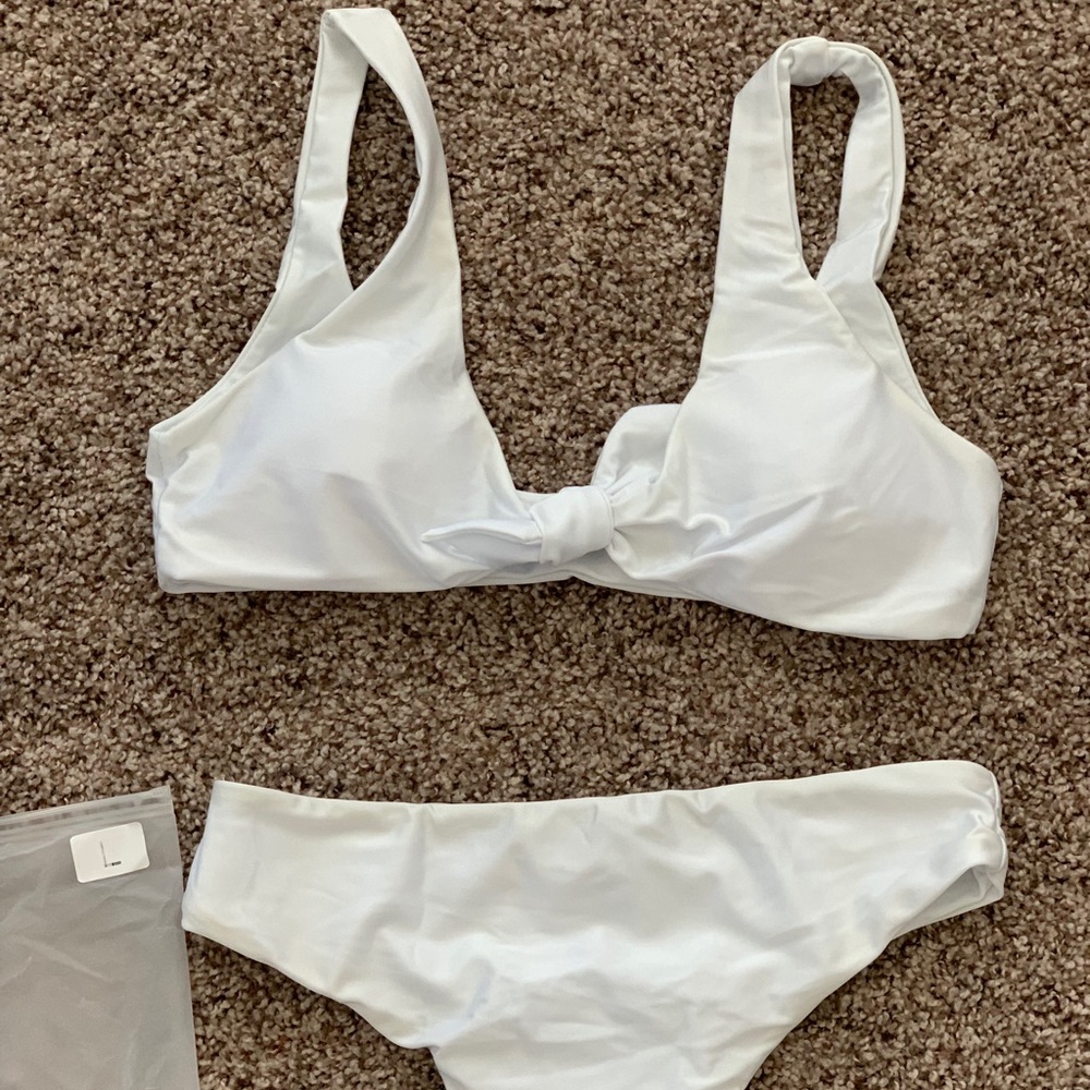 Pearl white swim set